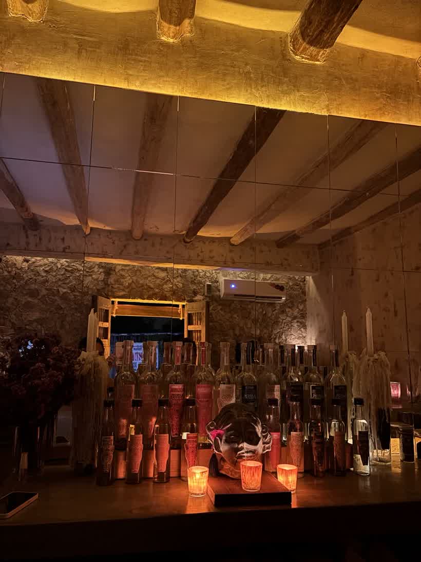 Atonal - MEZCALERÍA en Isla Holbox