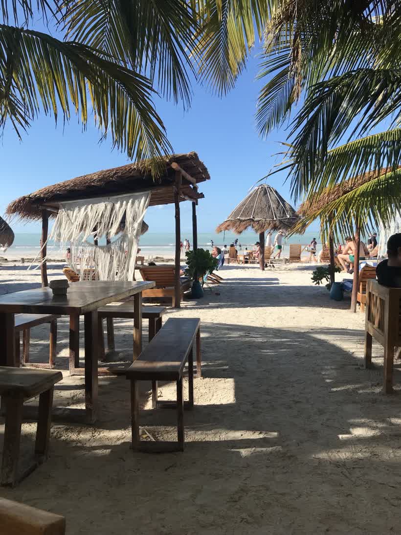 Beach Club y Restaurante La Playa De Ñaña en Isla Holbox